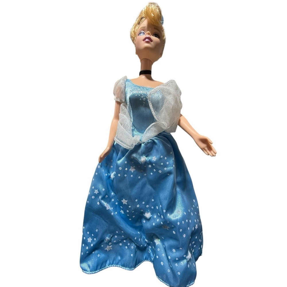Disney‎ Princess Cinderella Barbie Doll Light Feet Dress - Picture 10 of 11